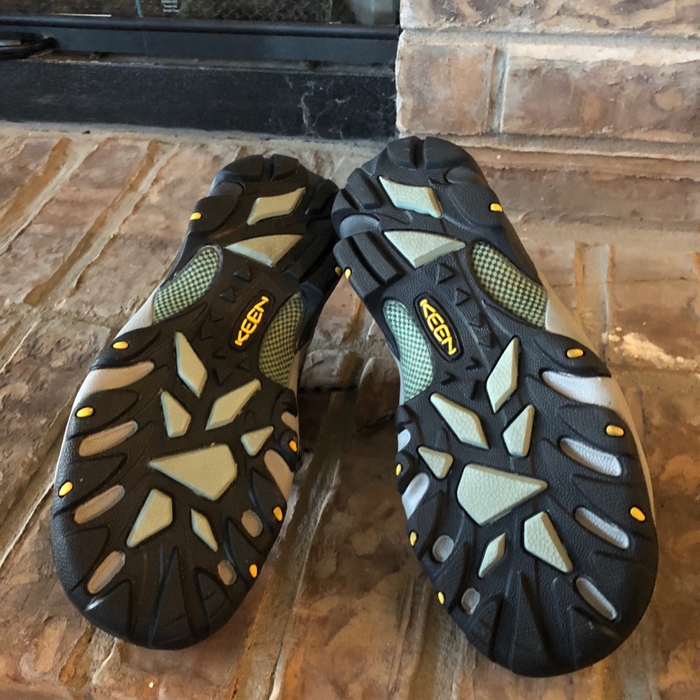 Keen hiking shoes. Women’s 8.5